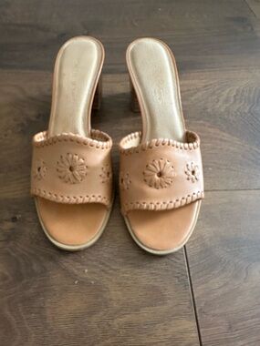 Jack Rogers “Rory Midheel” in caramel